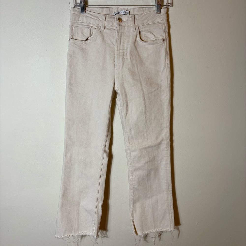 ZARA Off-White High Rise Straight‎ Leg Jeans Raw Hem Size 4